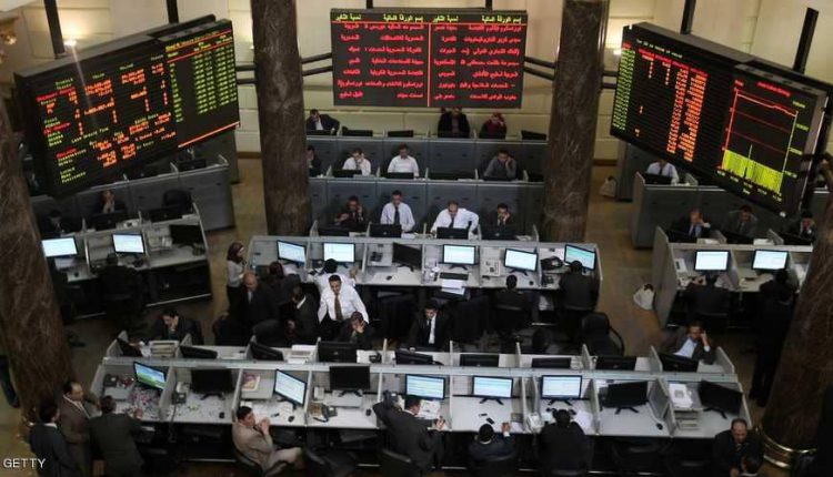 البورصة المصرية تقلص خسائرها الصباحية .. وبلتون المالية القابضة تتصدر الأكثر ارتفاعًا