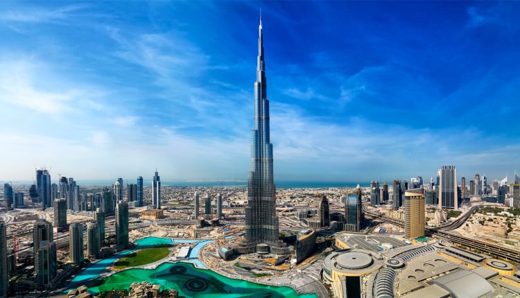 الإمارات تسمح للمواطنين والمقيمين بالسفر للخارج