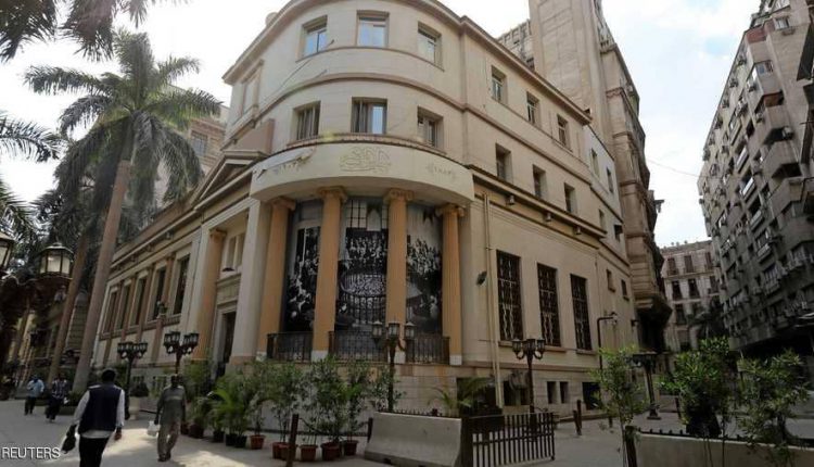 مبنى البورصة المصرية من الخارج في القاهرة
