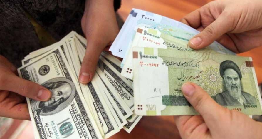 إيران تمنح بنكها المركزي صلاحيات التدخل في سوق النقد الأجنبي