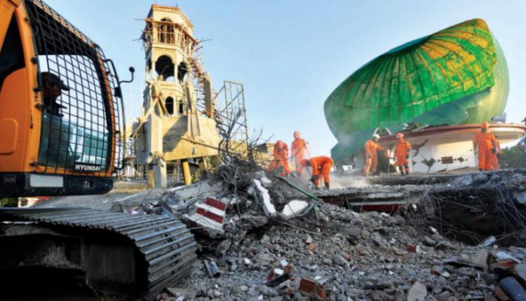 مقتل 384 شخصا بعد زلزال وأمواج مد في إندونيسيا