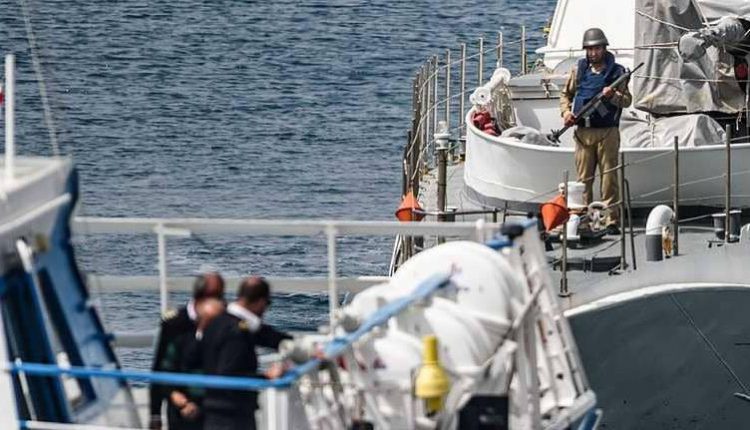 تركيا تحتجز 5 صيادين مصريين