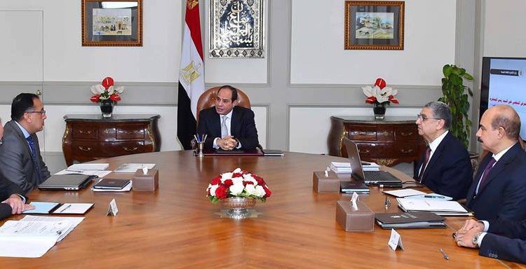 الرئيس السيسي خلال اجتماعه برئيس الوزراء ووزير الكهرباء