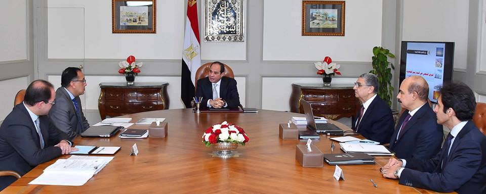 الرئيس السيسي خلال اجتماعه برئيس الوزراء ووزير الكهرباء