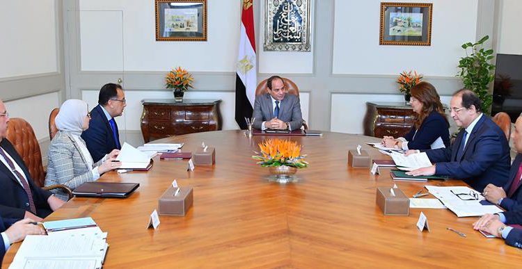 جانب من اجتماع رئيس الجمهورية مع رئيس الحكومة وعدد من الوزارء