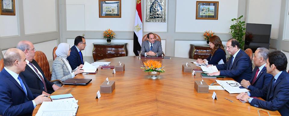 جانب من اجتماع رئيس الجمهورية مع رئيس الحكومة وعدد من الوزارء