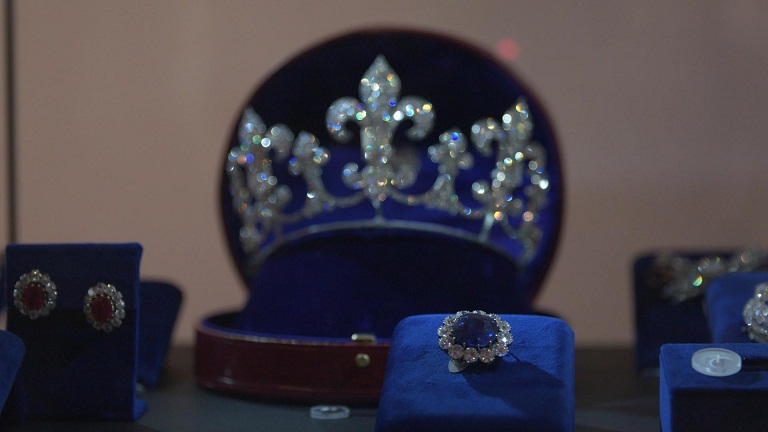 جانب مجوهرات الملكة الفرنسية ماري أنطوانيت