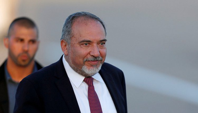 وزير الدفاع الإسرائيلي يدلي ببيان يوم الأربعاء وقد يعلن استقالته بسبب غزة