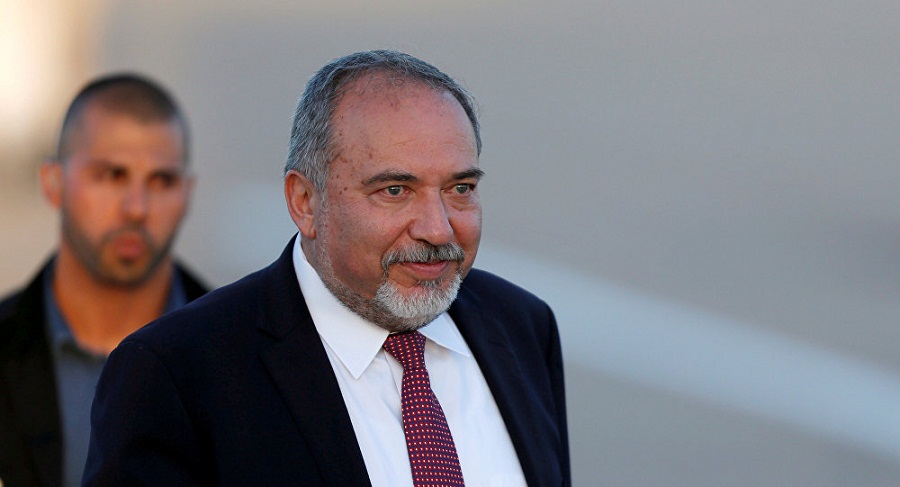 وزير الدفاع الإسرائيلي يدلي ببيان يوم الأربعاء وقد يعلن استقالته بسبب غزة