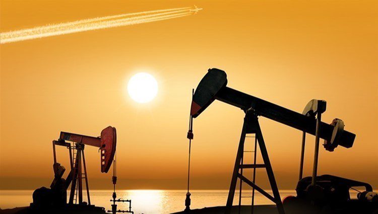 النفط يرتفع لكنه يتجه لثالث خسارة أسبوعية على التوالي