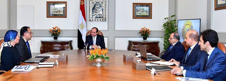 السيسي خلال لقائه رئيس الحكومة ووزيري التنمية المحلية والبيئة