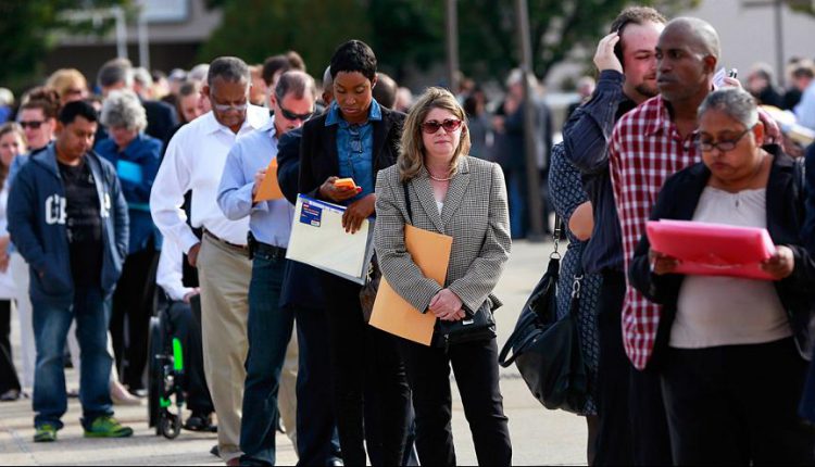 طلبات إعانة البطالة في الولايات المتحدة تتراجع إلى 210 آلاف
