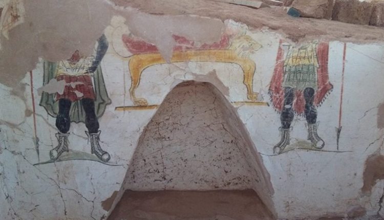 وزارة الآثار تعلن الكشف عن مقبرتين أثريتين بالوادي الجديد