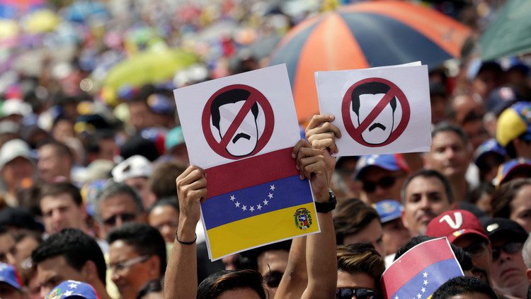 رئيسان واحتجاجات مستمرة في فنزويلا