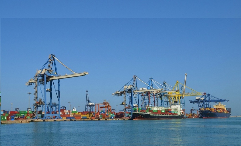 إعادة فتح مينائي الإسكندرية والدخيلة بعد تحسن الأحوال الجوية