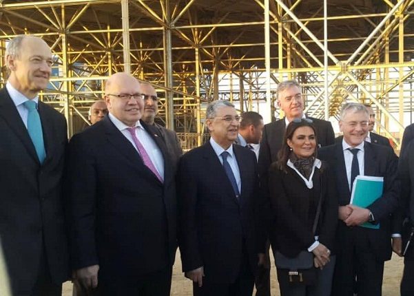 وزير الاقتصاد الألماني رفقة وزيري الاستثمار والكهرباء المصريين