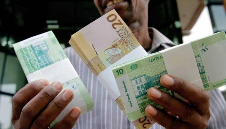 الحكومة السودانية تخفض سعر صرف الدولار الجمركي إلى 15 جنيها