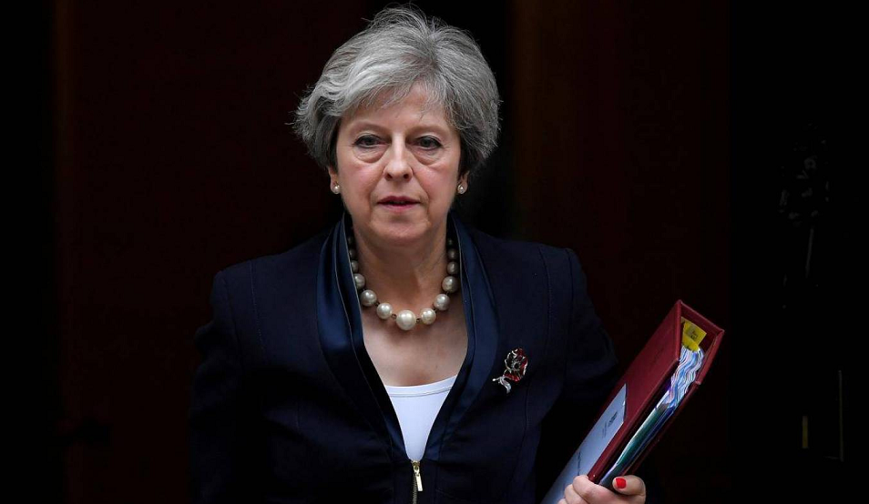 رئيسة الوزراء البريطانية: على إيران الإفراج عن الناقلة وطاقمها فورا