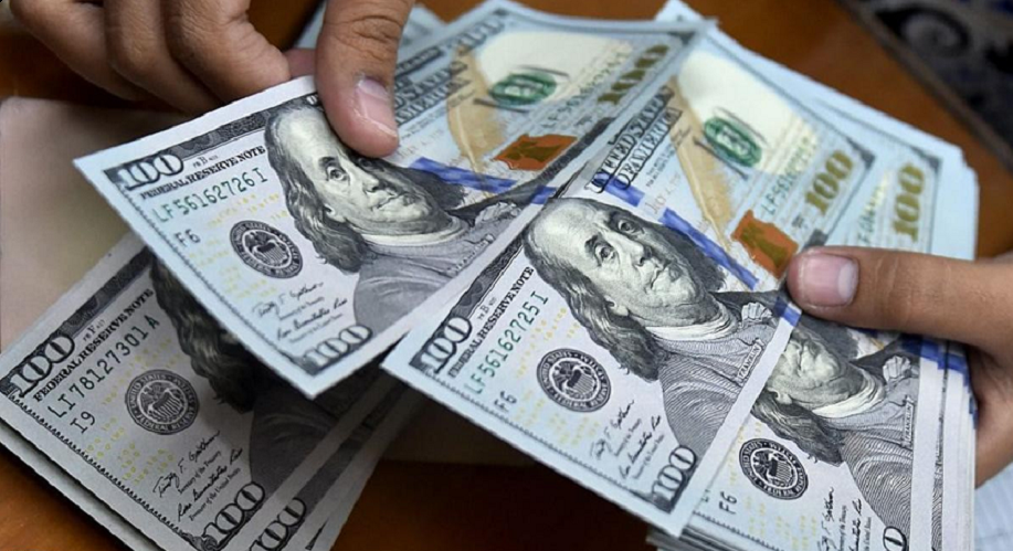 رويترز: مصر تسعى لقرض بأكثر من مليار دولار ترتبه بنوك إماراتية
