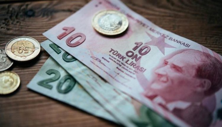 الليرة التركية تسجل أدنى مستوى لها أمام الدولار