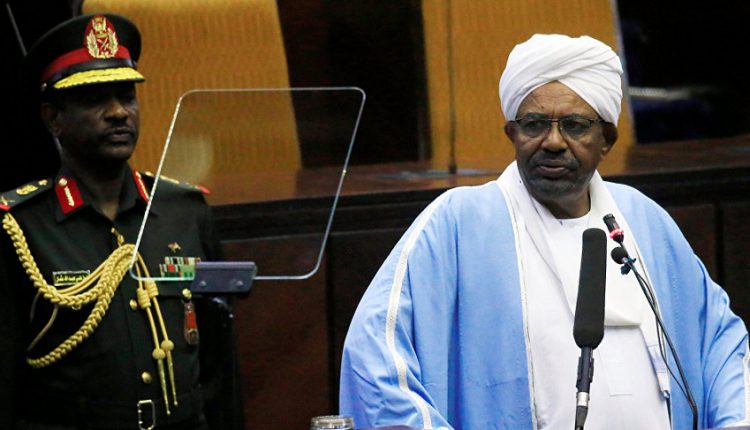 الجيش السوداني يعلن اقتلاع نظام عمر البشير وفرض حالة الطوارئ 3 شهور