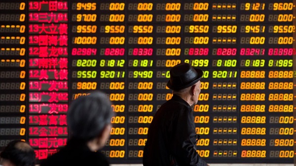 الأسهم الصينية تتراجع لأدنى مستوى في 4 أسابيع بضغط مخاوف من كبح التيسير