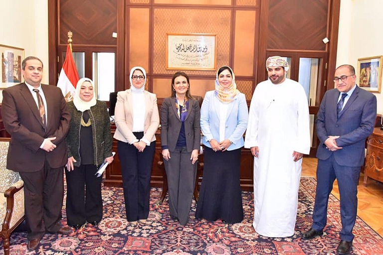 وزيرتا الصحة والاستثمار تبحثان مع مستثمر عماني ضخ استثمارات جديدة في صناعة الدواء
