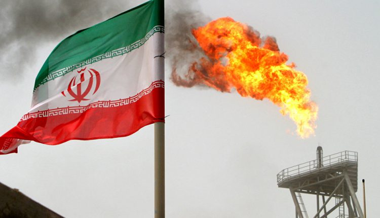 صادرات إيران النفطية تنخفض في مايو مع تراجع مشتريات الصين