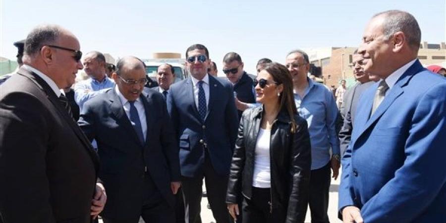 وزيرا الاستثمار والتنمية المحلية يتفقدان أعمال التطوير النهائية للمنطقة الحرة بمدينة نصر