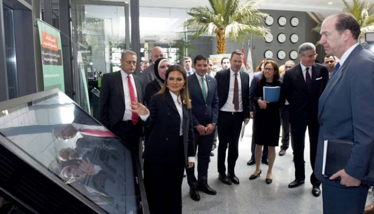 رئيس البنك الدولي يزور مركز خدمات المستثمرين بمصر
