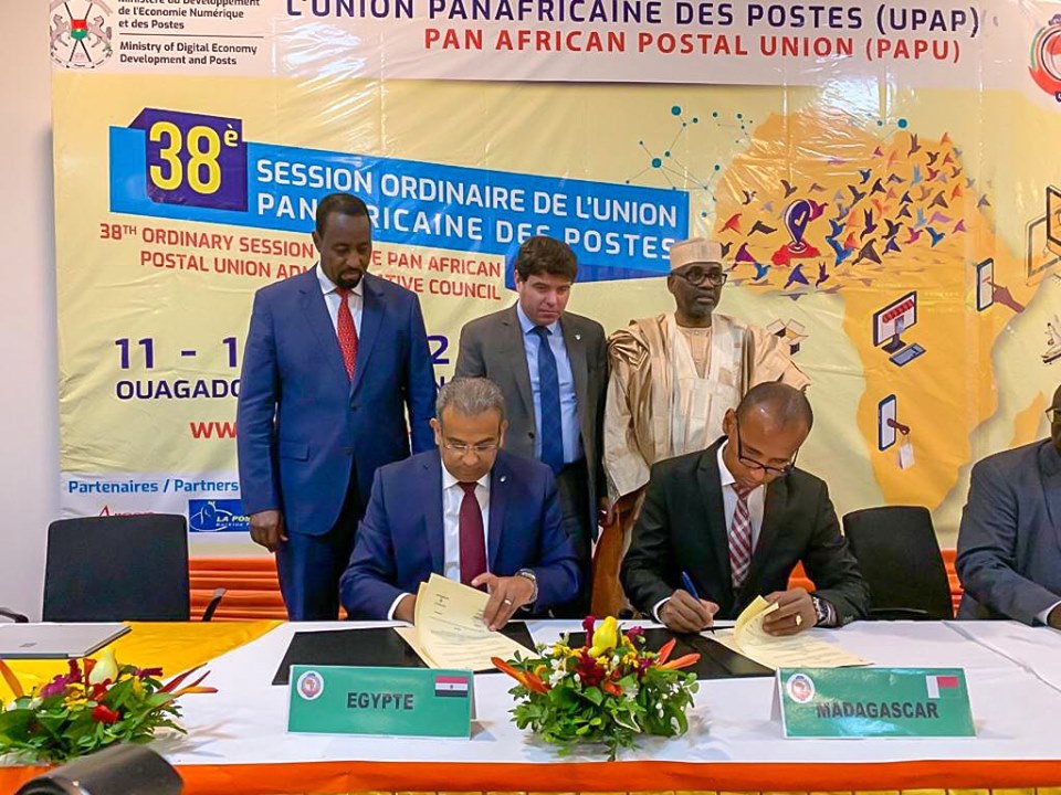 البريد المصري يوقع اتفاق تعاون مع مدغشقر في مجال التجارة الإلكترونية
