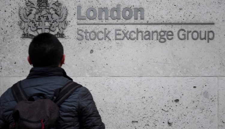 الأسهم البريطانية تواصل خسائرها وصعود بقية أسواق أوروبا