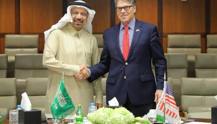 وزيرا الطاقة السعودي والأمريكي يبحثان تهديدات الملاحة في الخليج