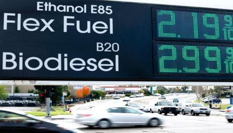 الطلب على البنزين في الولايات المتحدة يقفز إلى مستوى قياسي