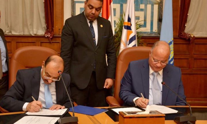بنك التنمية الصناعية يوقع اتفاقية مع محافظة القاهرة لتمويل ورش ومصانع شق الثعبان