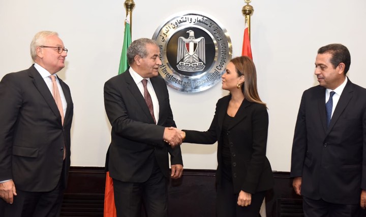 مصر وإيطاليا توقعان اتفاقية لمشروع إنشاء 10 صوامع رأسية بقيمة 360 مليون جنيه