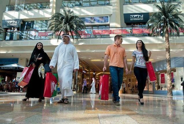 دبي تفتح المطاعم والمقاهي وتستأنف خدمات النقل العام