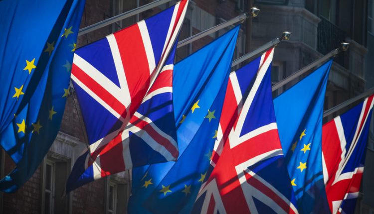الاتحاد الأوروبي يوقع الاتفاق مع بريطانيا عشية الانفصال الكامل بين الطرفين