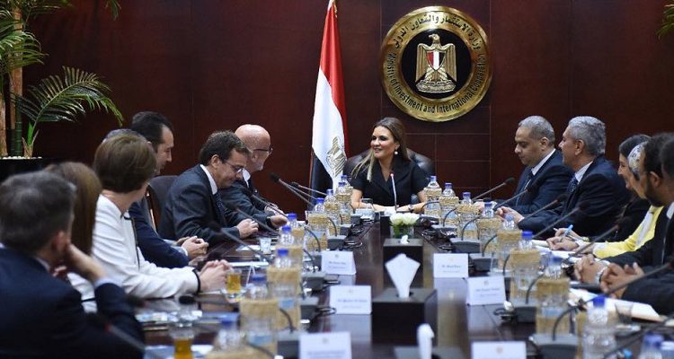 شركات أدوية عالمية تعلن التوسع في استثماراتها فى مصر