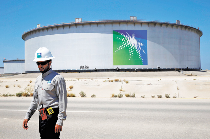 تراجع قيمة صادرات النفط السعودية إلى 73 مليار ريال في فبراير