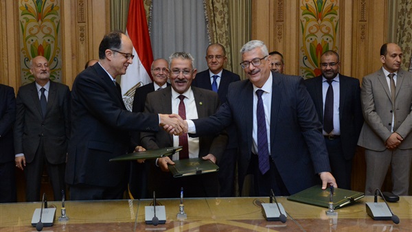 وزير الإنتاج الحربي يشهد توقيع عقد اتفاق لتأسيس شركة مساهمة لإنتاج عدادات الغاز
