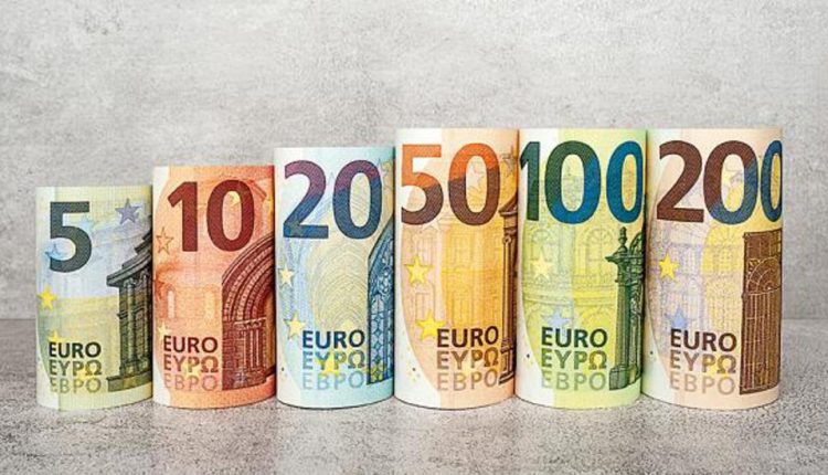 اليورو يهوى قرب 1% مع إعلان بوتين التعبئة الجزئية
