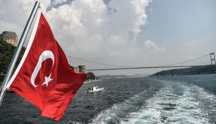 الاقتصاد التركي يتأثر بتراجع إنفاق المستهلكين والشركات الناجم عن الضباب السياسي