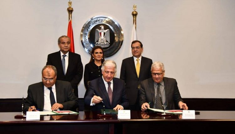 مصر توقع اتفاقا مع المؤسسة الإسلامية لدعم سلع بترولية وتموينية بقيمة 1.1 مليار دولار