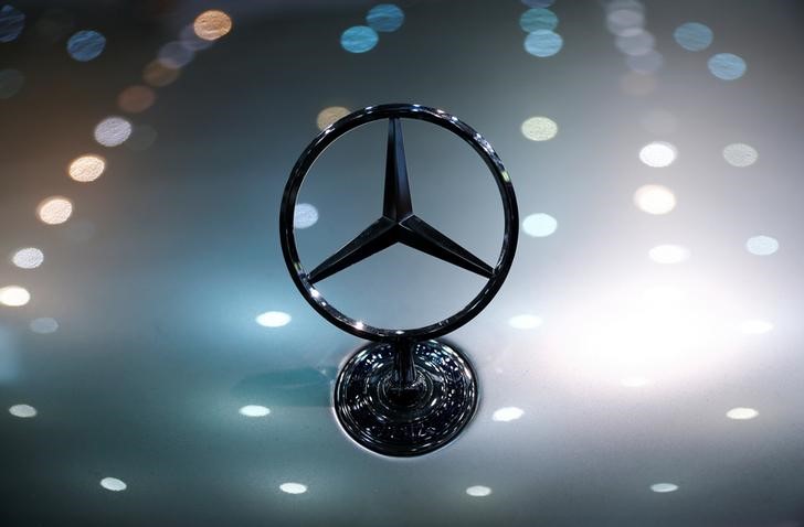 شعار شركة مرسيدس بنز الألمانية لصناعة السيارات