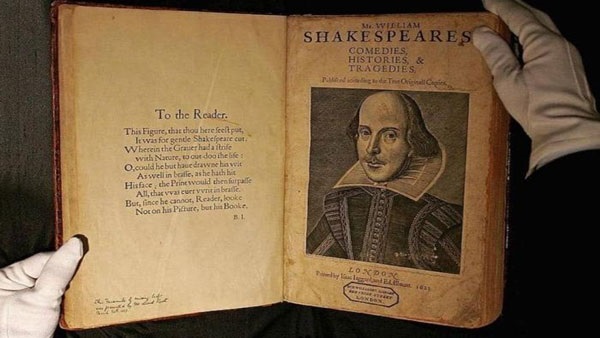 دار كريستيز للمزادات تعرض كتاب المطوية الأولى لشكسبير للبيع في أبريل