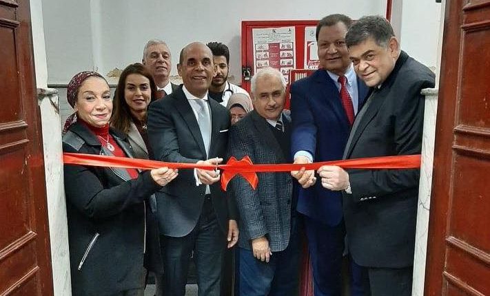 بنك القاهرة يقدم منظارين لوحدة علاج أورام الصدر بمستشفى القصر العيني