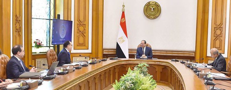 الرئيس السيسي يستعرض مع وزير البترول موقف السوق العالمي للنفط والاحتياطي الاستراتيجي