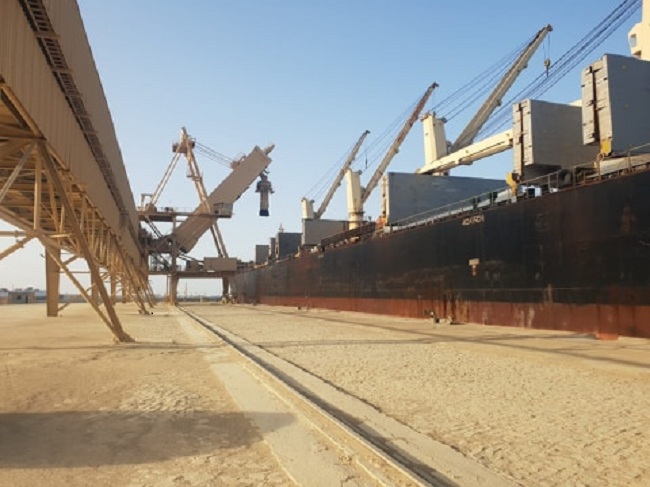 وزيرة التجارة تقرر تشغيل ميناء أبو طرطور خلال أيام العيد لتصدير شحنة فوسفات
