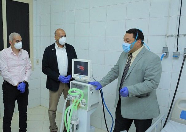 موانئ دبي العالمية السخنة تقدم جهازي تنفس صناعي لمستشفى السويس العام